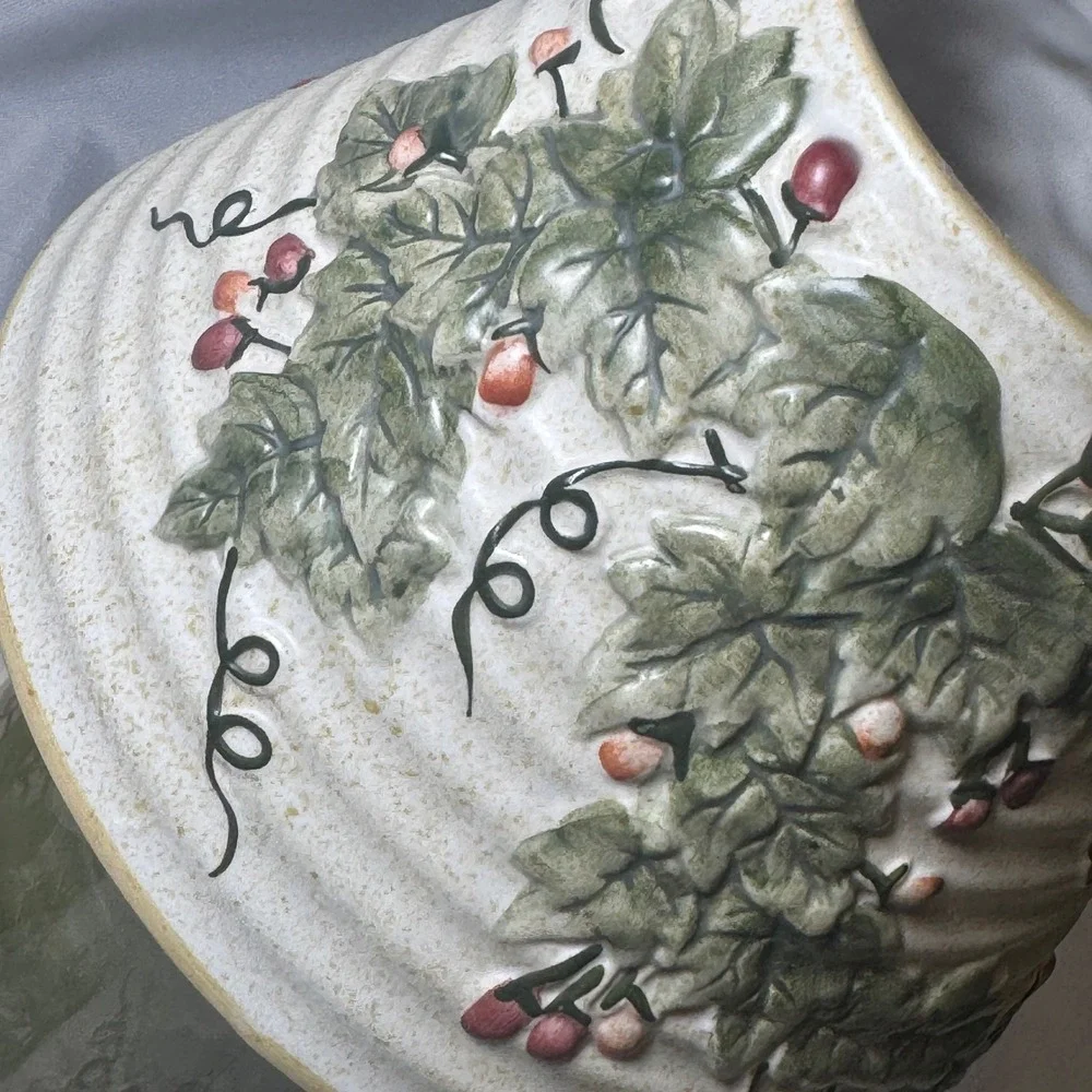Yankee Candle Ceramic Shade and Tray Set Embossed Leaves Berries Cream Green